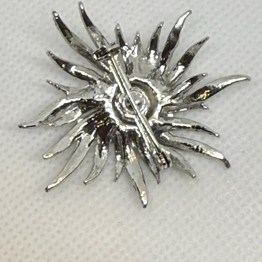 Vintage Mid Century rhinestone flower brooch, edelweiss or chrysanthemum Crystal